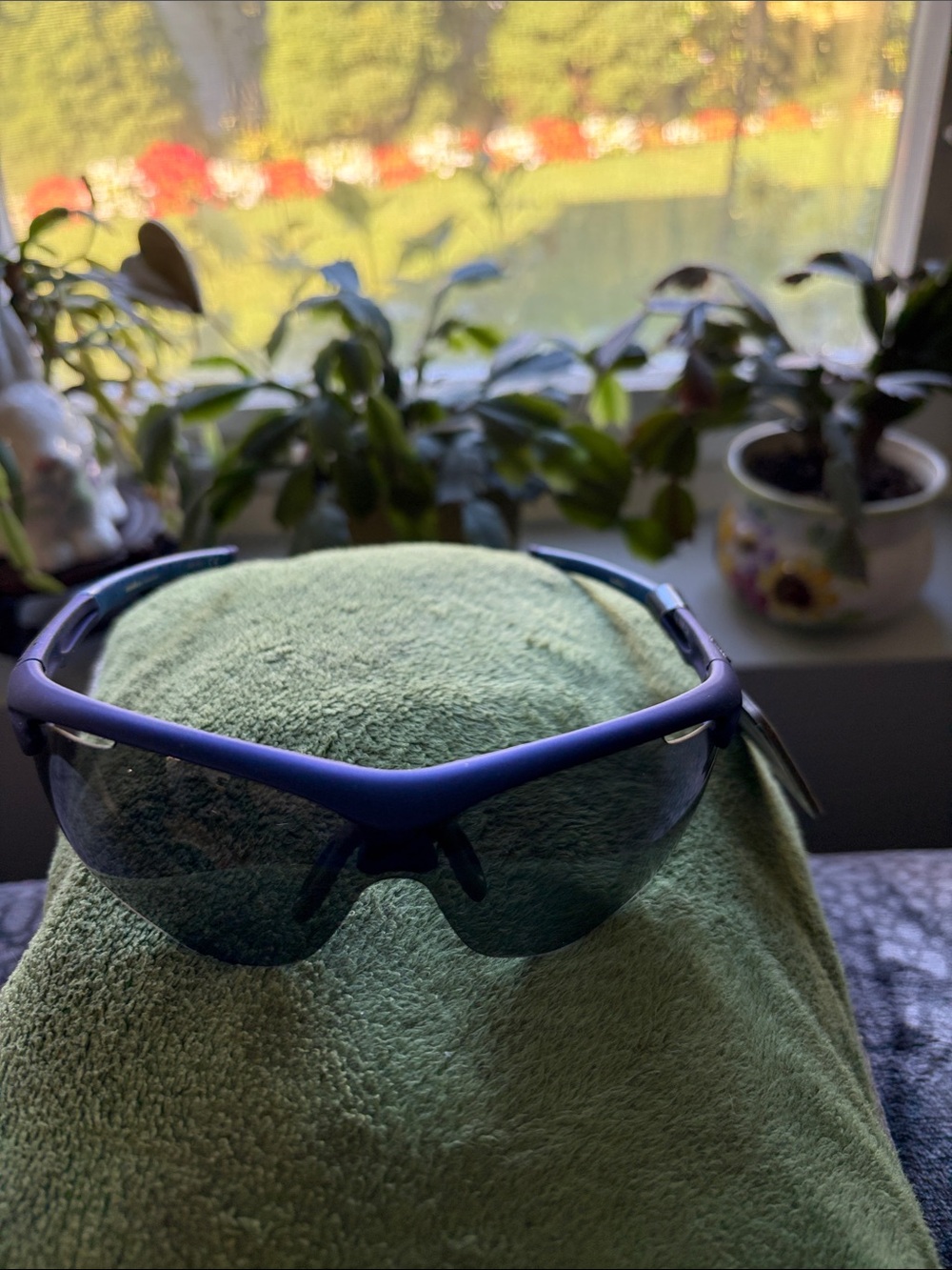 - Sunglasses 🕶️ (Ironman)